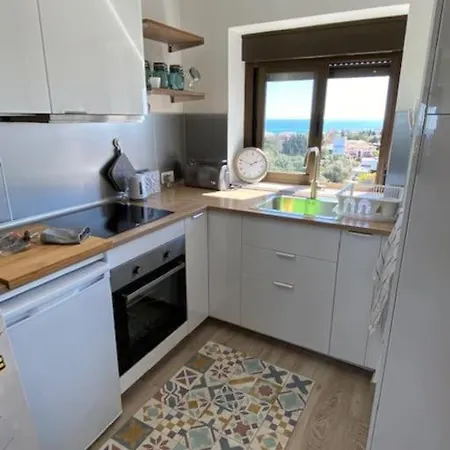 Studio With Sea Views In Apartment