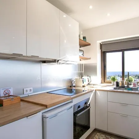 Studio With Sea Views In Apartment *